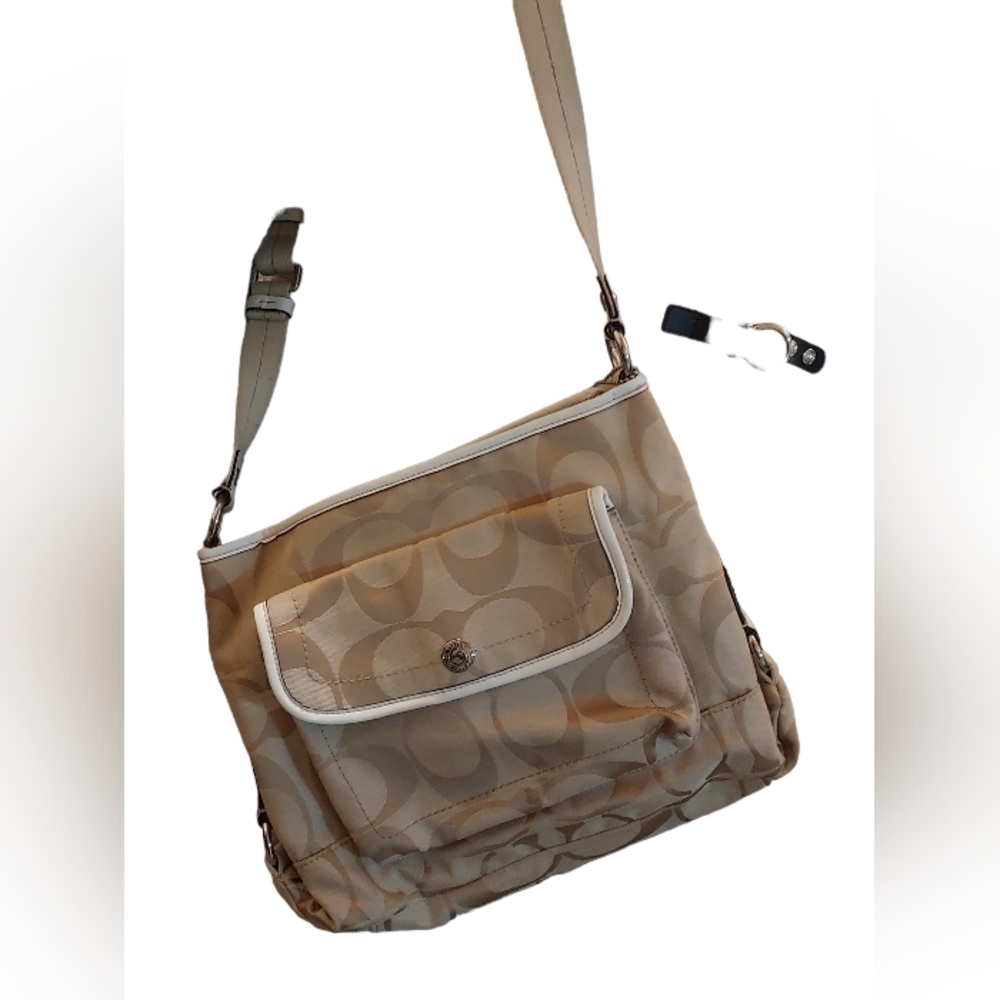 $99! Coach | Crossbody Lavender Inside Purse - Picture 4 of 17